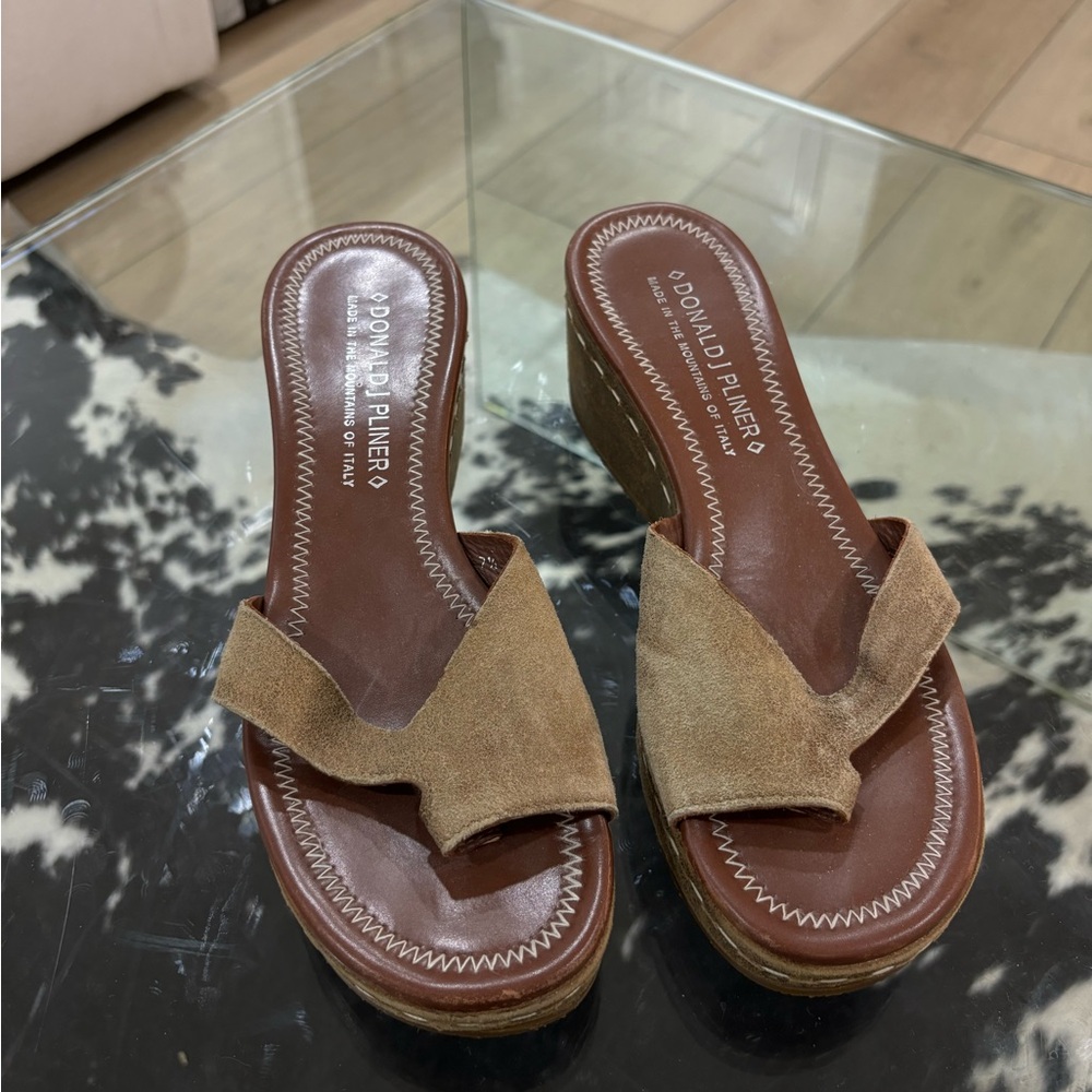 Donald J Pliner Wedges